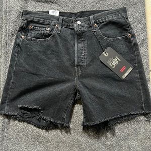 NWT! Women’s Levi’s 501 Mid-Thigh Shorts